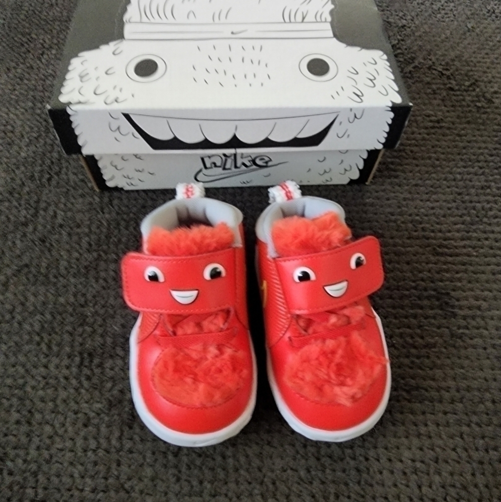 Baby Nike Team Hustle D 9 Chile red-Wolf gray shoes size 3c